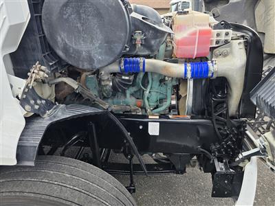 2021 Volvo VNR64T