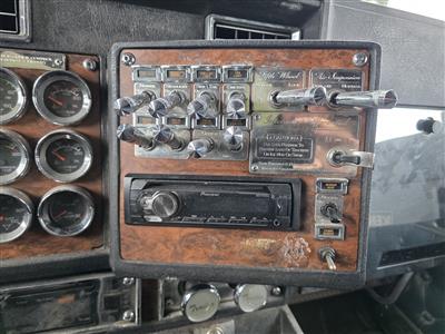 1999 Kenworth W900L