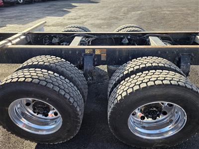 2021 Peterbilt 348