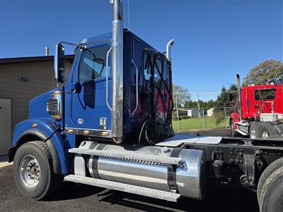 2020 Freightliner Coronado 122 SD