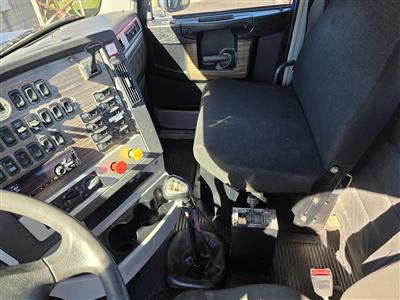 2020 Freightliner Coronado 122 SD