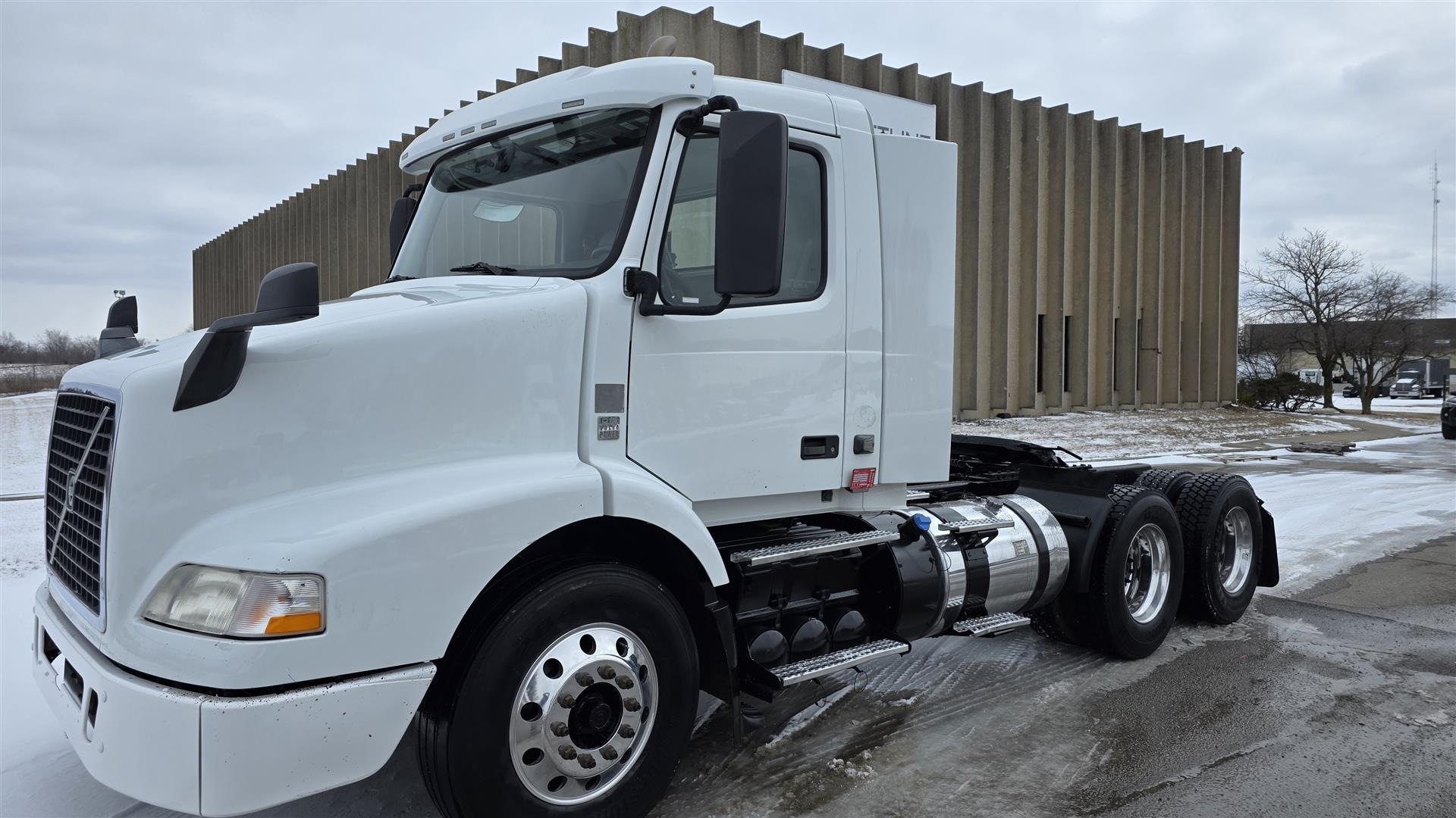 2018 Volvo VNM64T