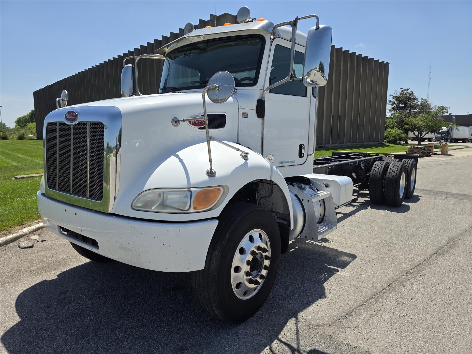 2017 Peterbilt 348