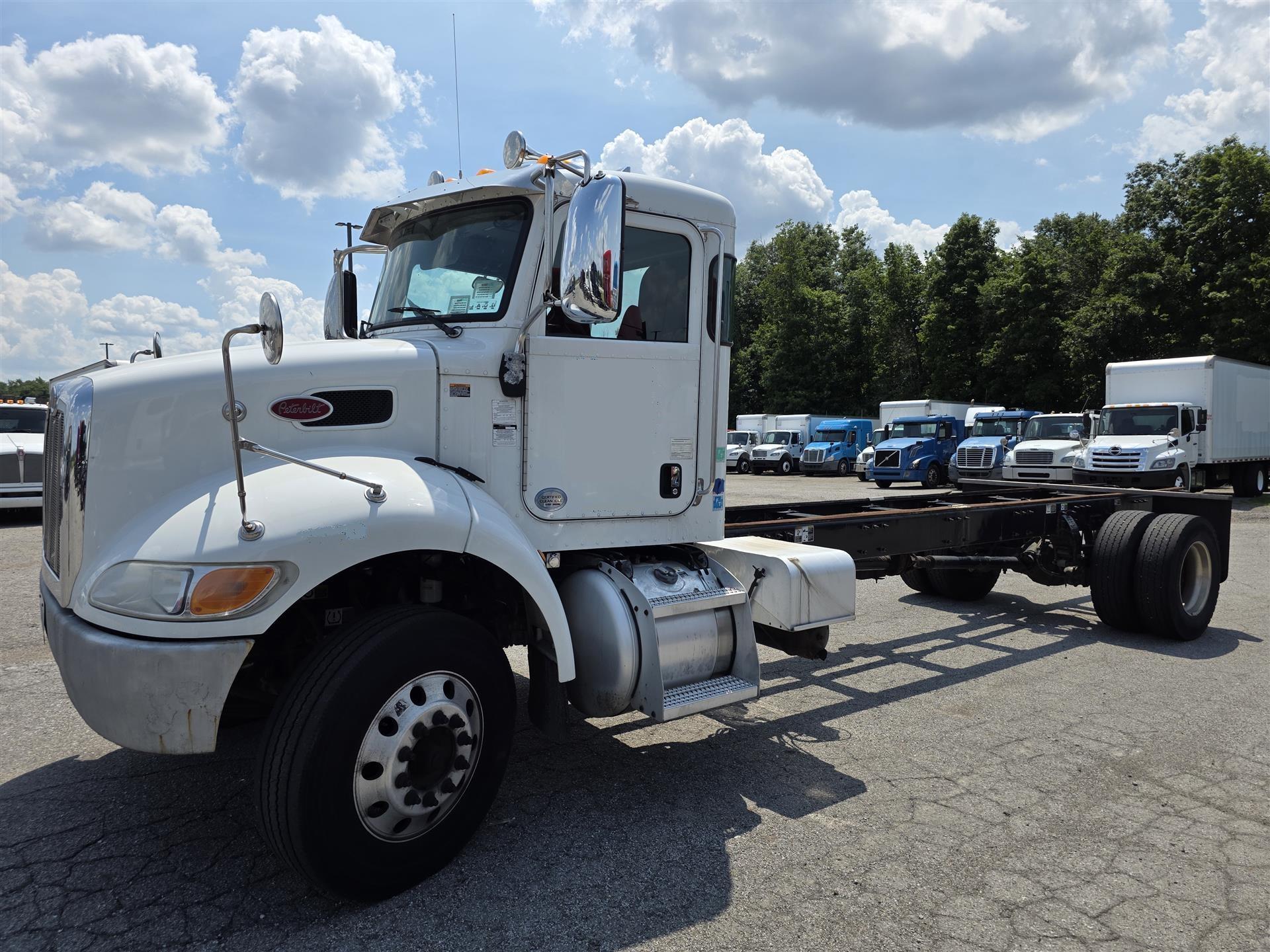 2017 Peterbilt 337