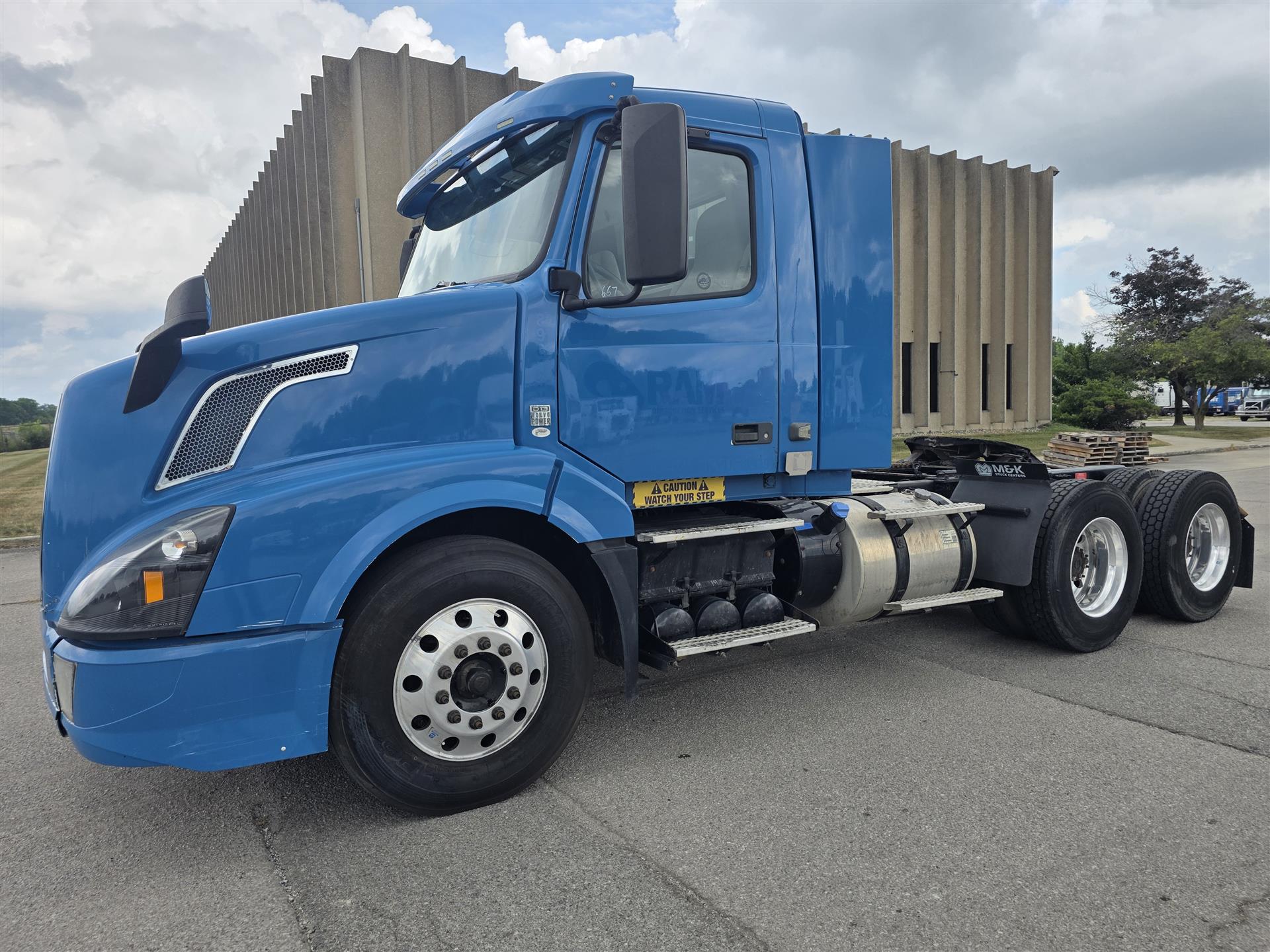2017 Volvo VNL64T