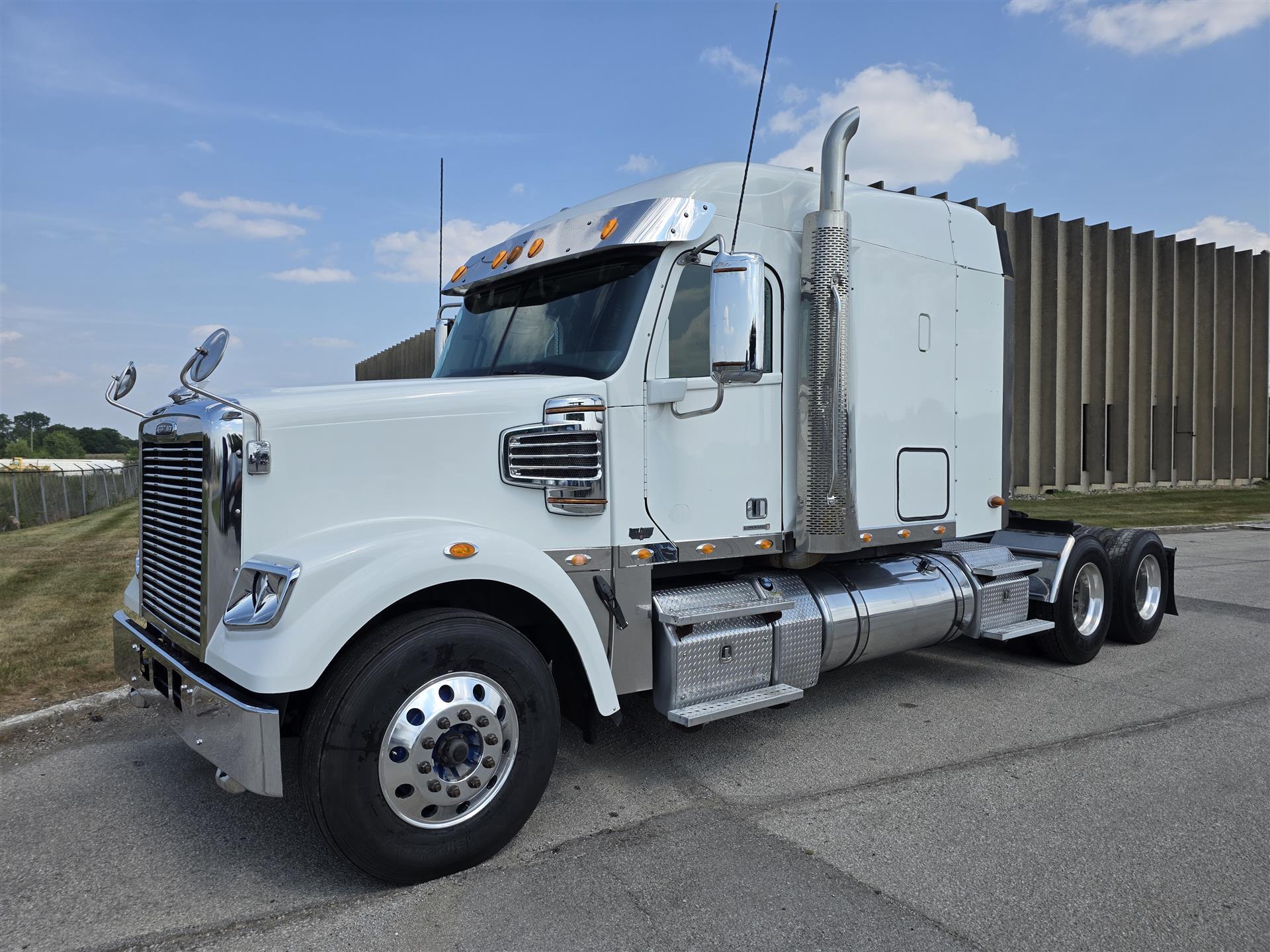 2014 Freightliner Coronado 122 SD