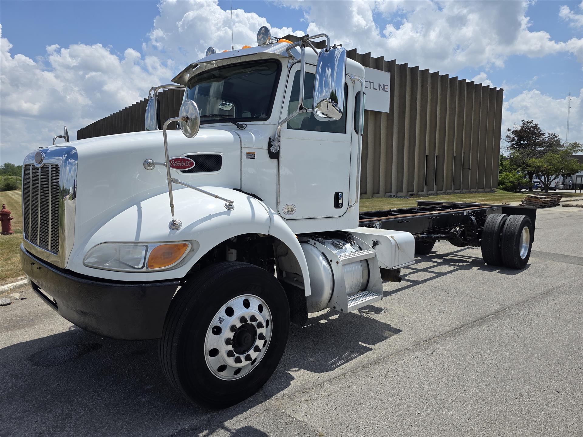 2017 Peterbilt 337