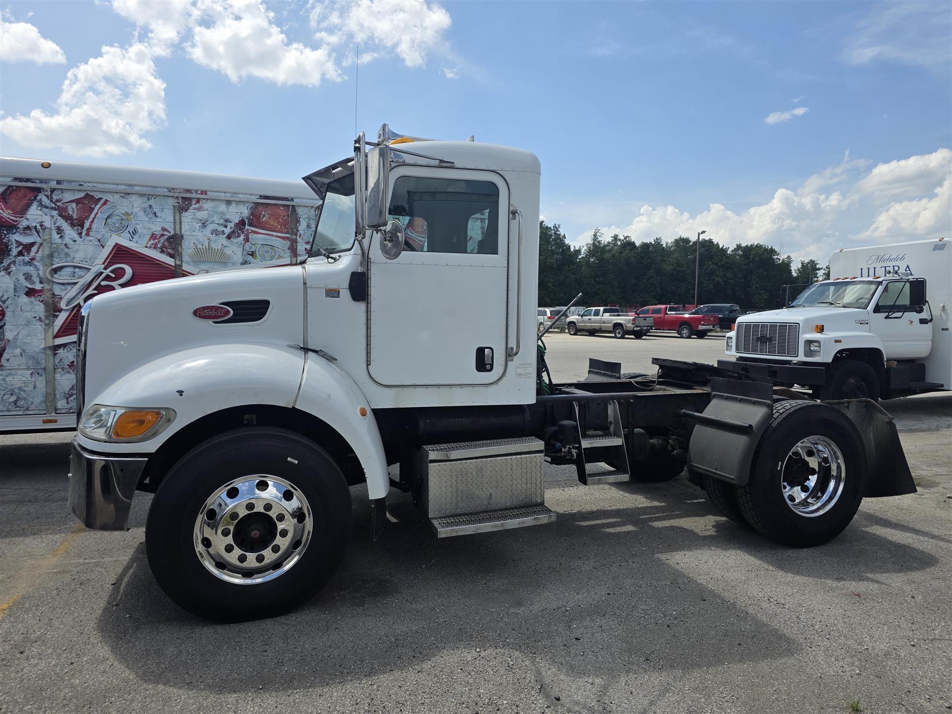 2007 Peterbilt 335