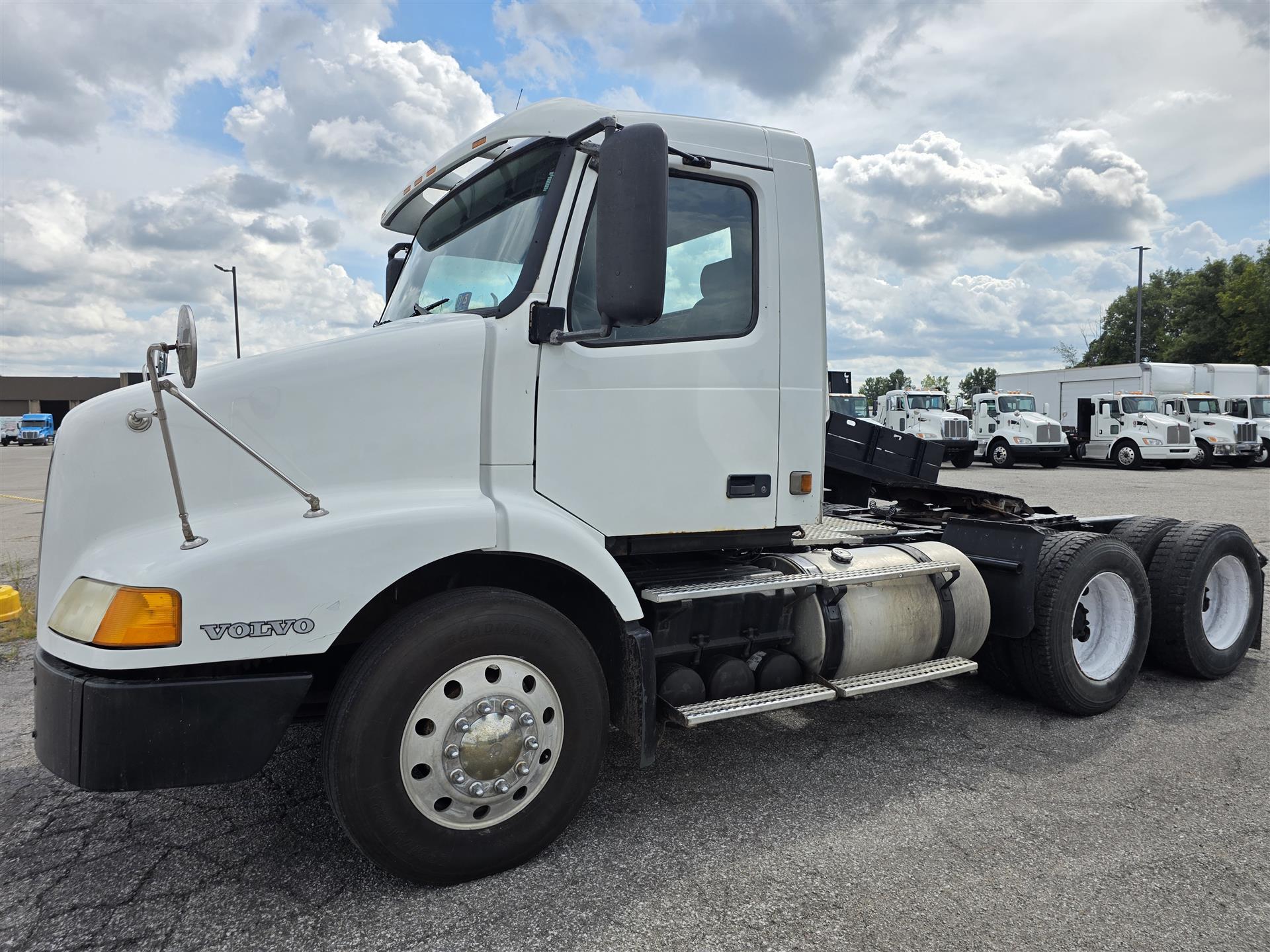 2000 Volvo VNM64T