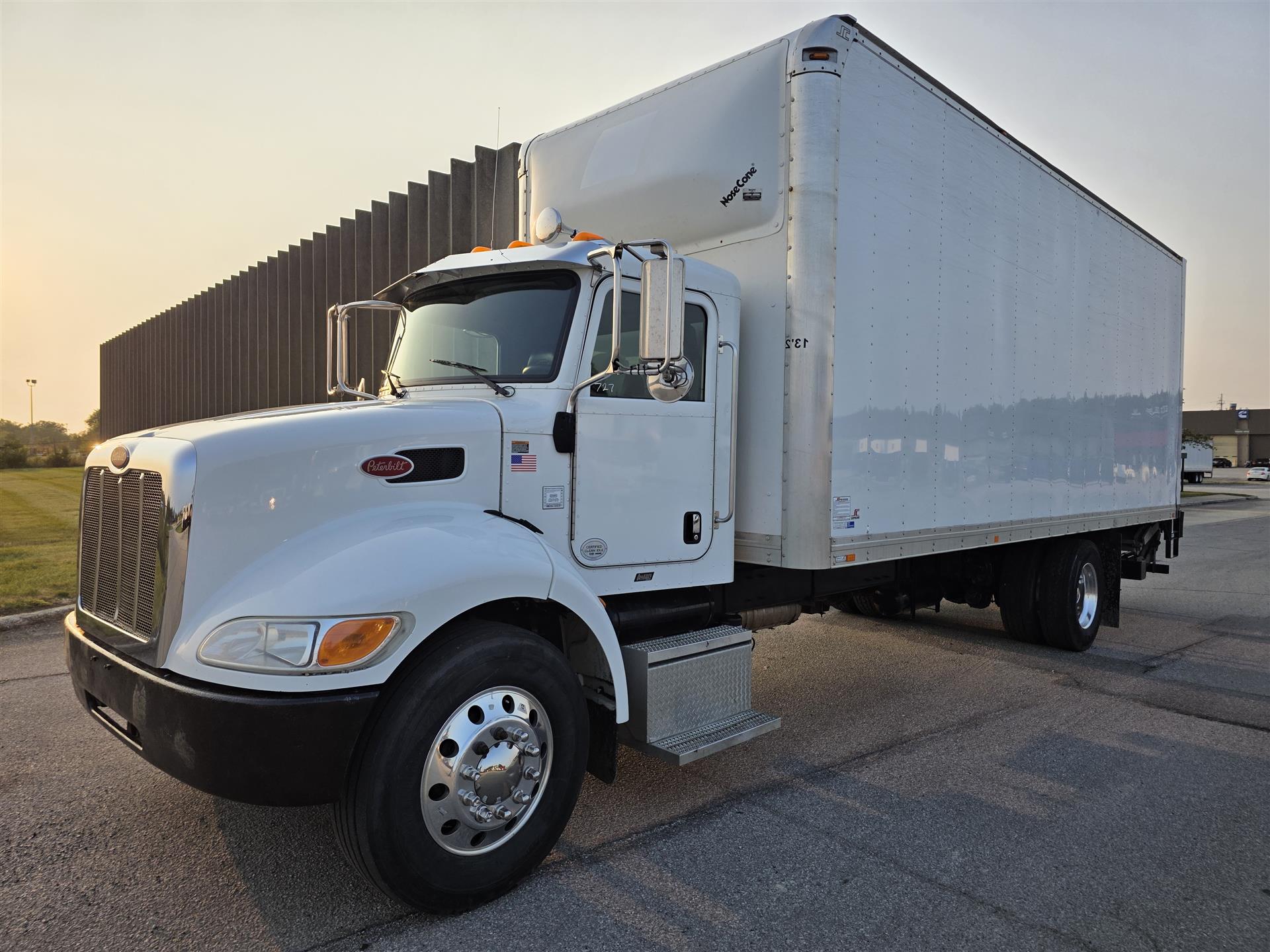 2016 Peterbilt 337