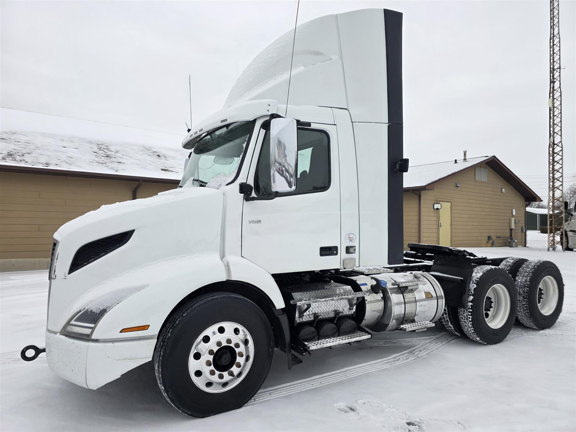 2021 Volvo VNR64T