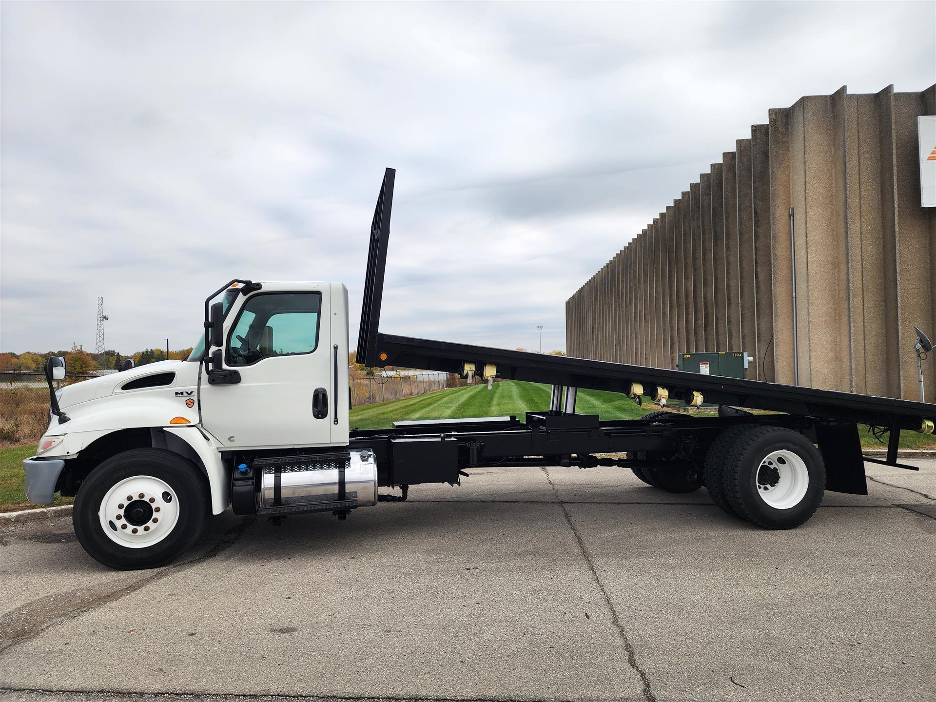 2020 International  MV607