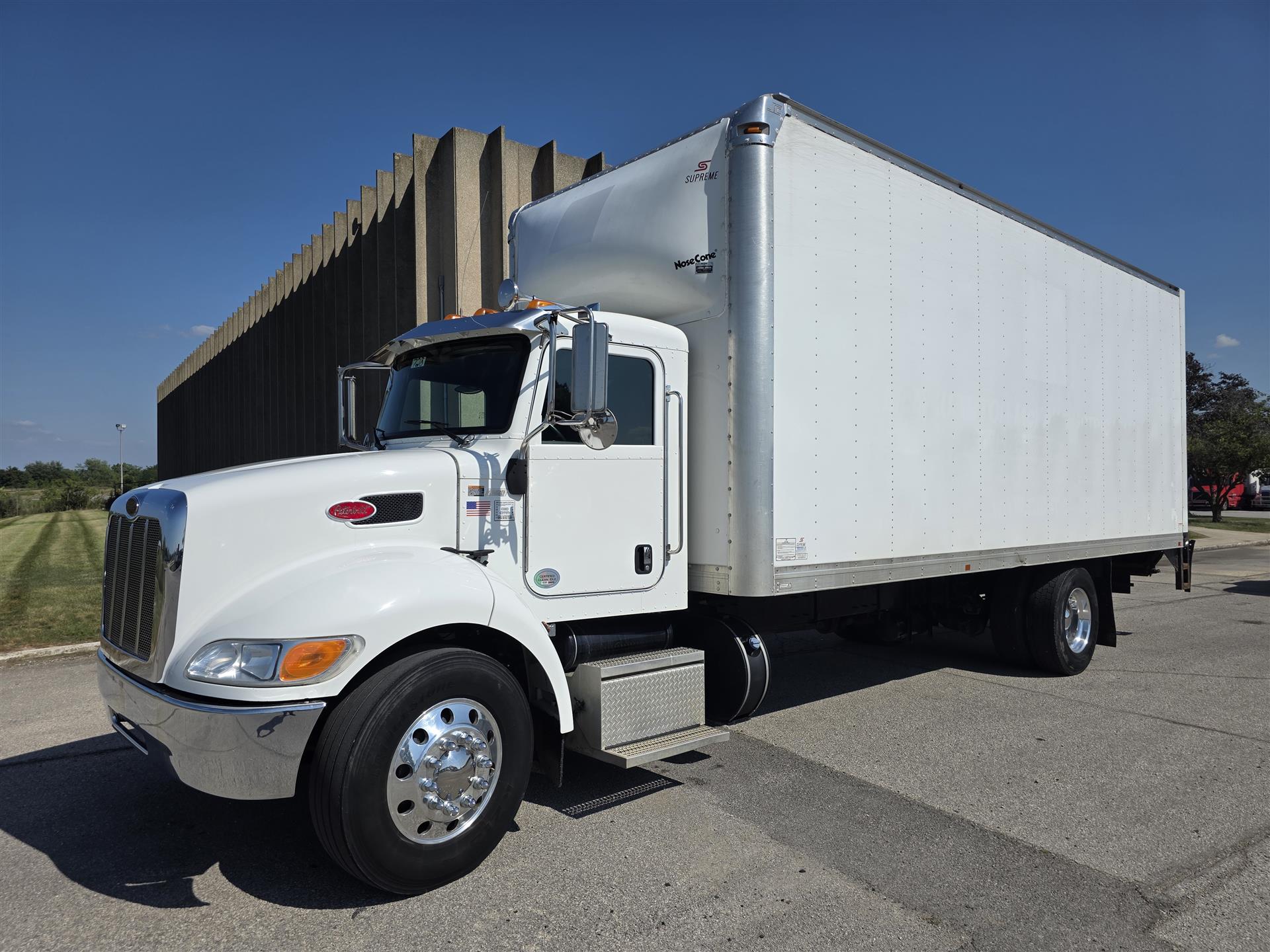 2017 Peterbilt 337