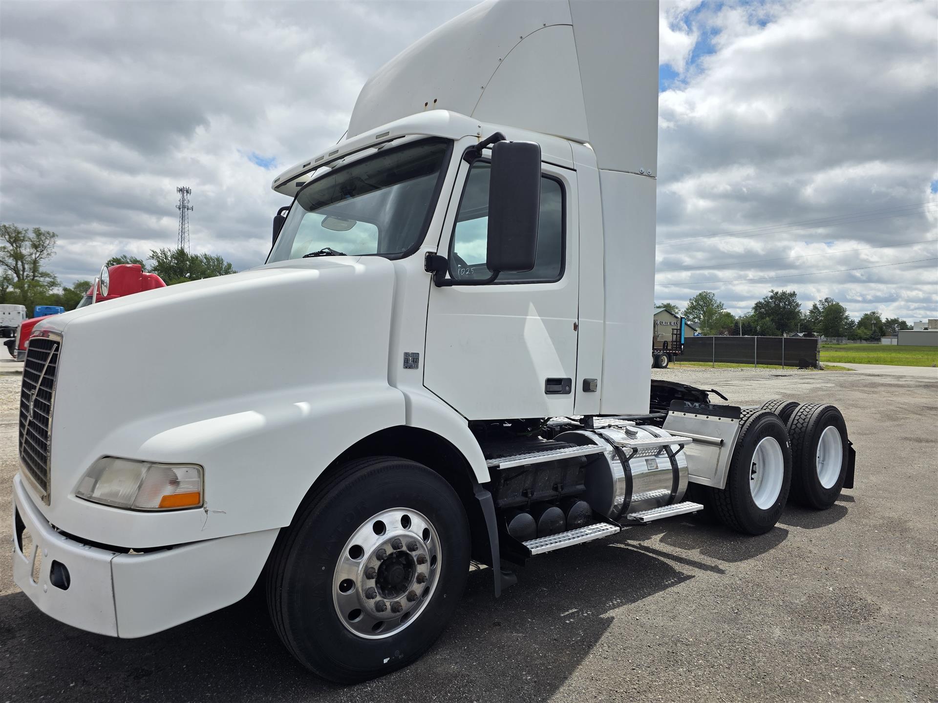 2008 Volvo VNM64T