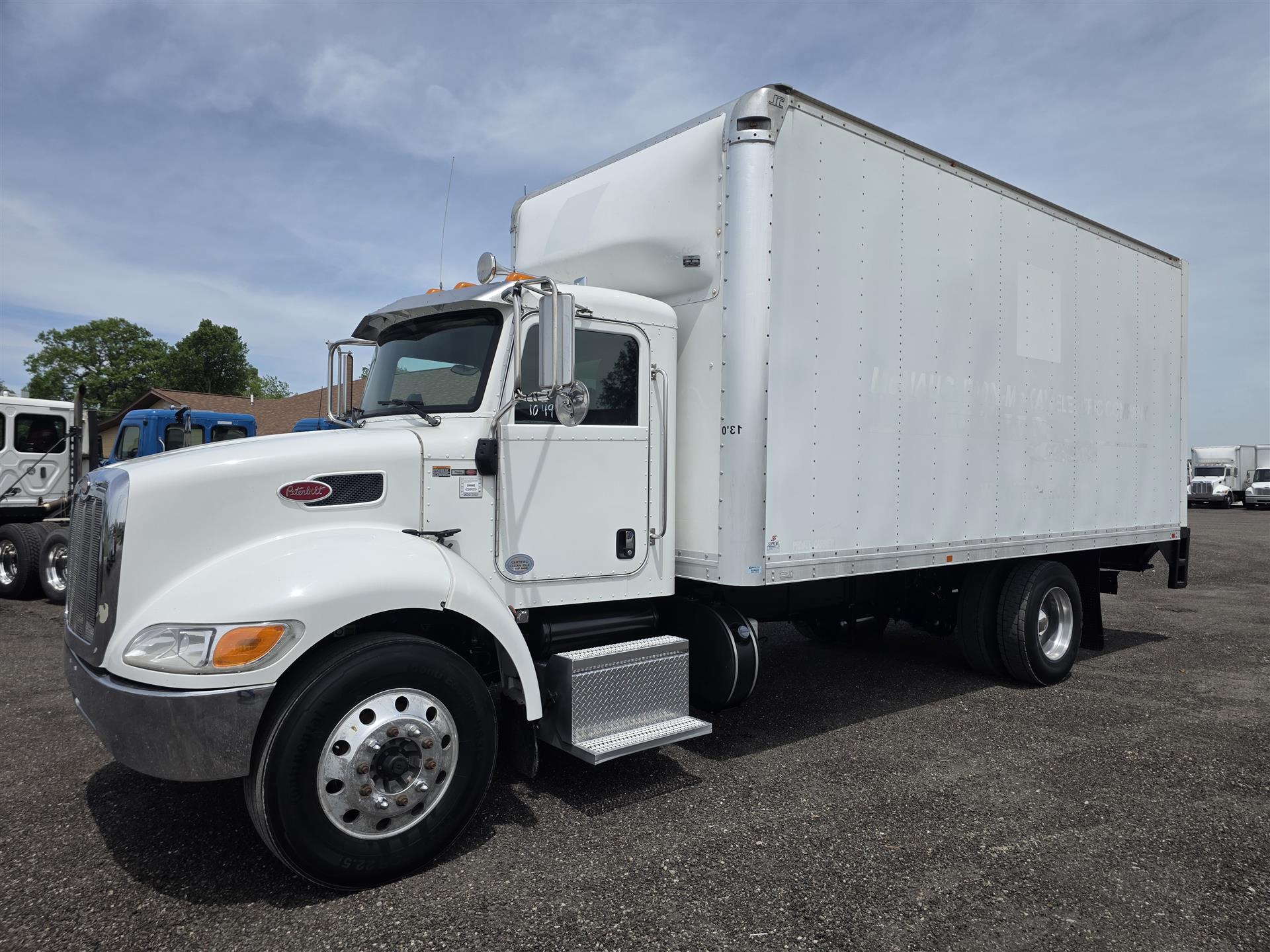 2019 Peterbilt 337