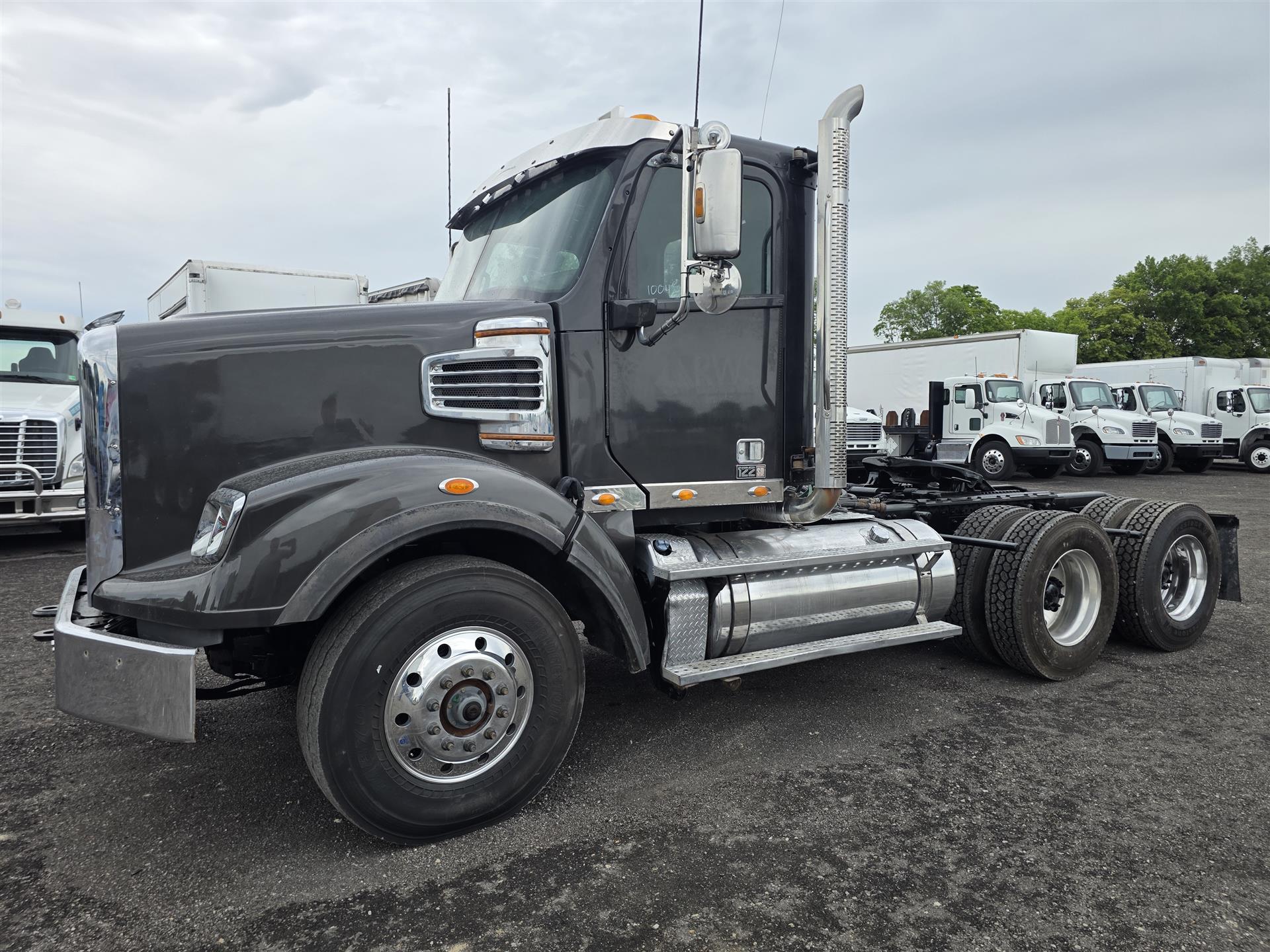 2017 Freightliner Coronado 122 SD