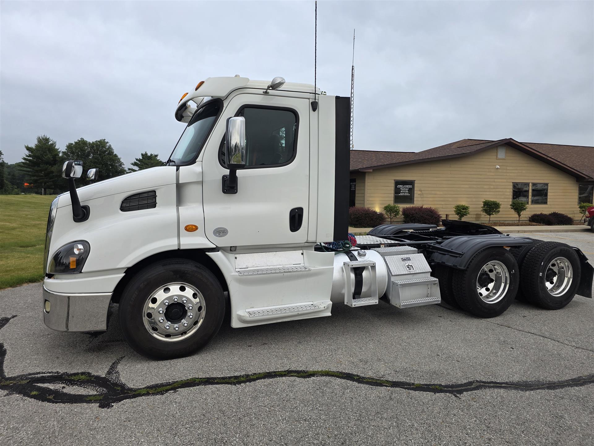 2015 Freightliner Cascadia 113