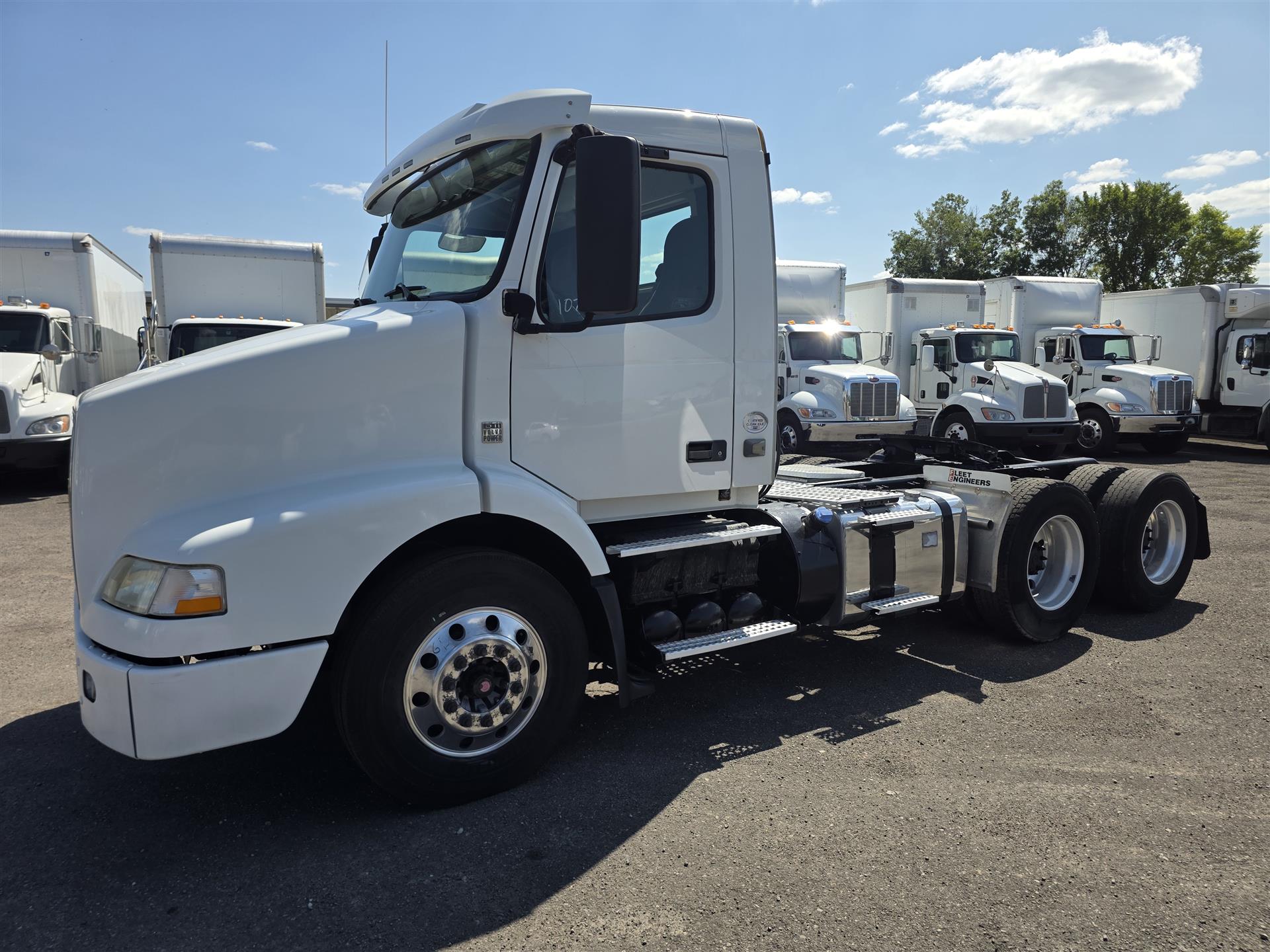 2013 Volvo VNM64T