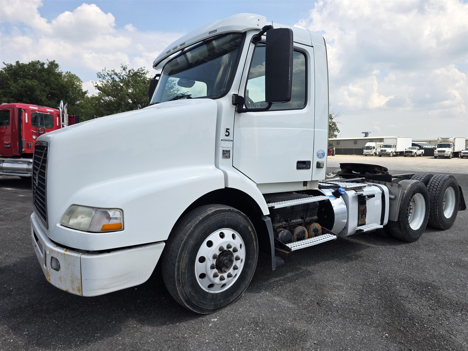 2013 Volvo VNM64T