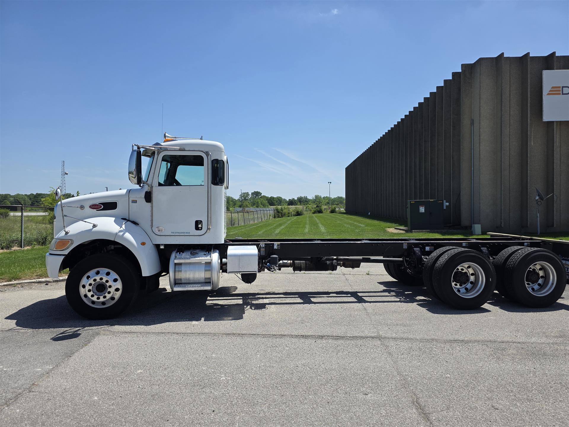 2016 Peterbilt 348