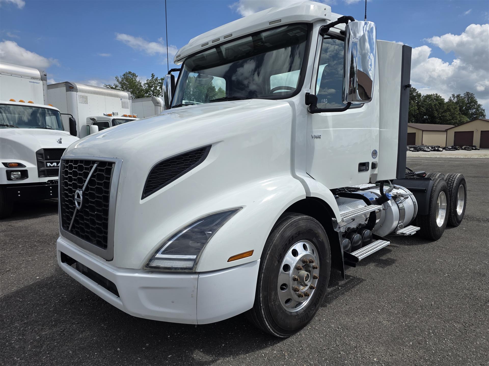 2021 Volvo VNR64T