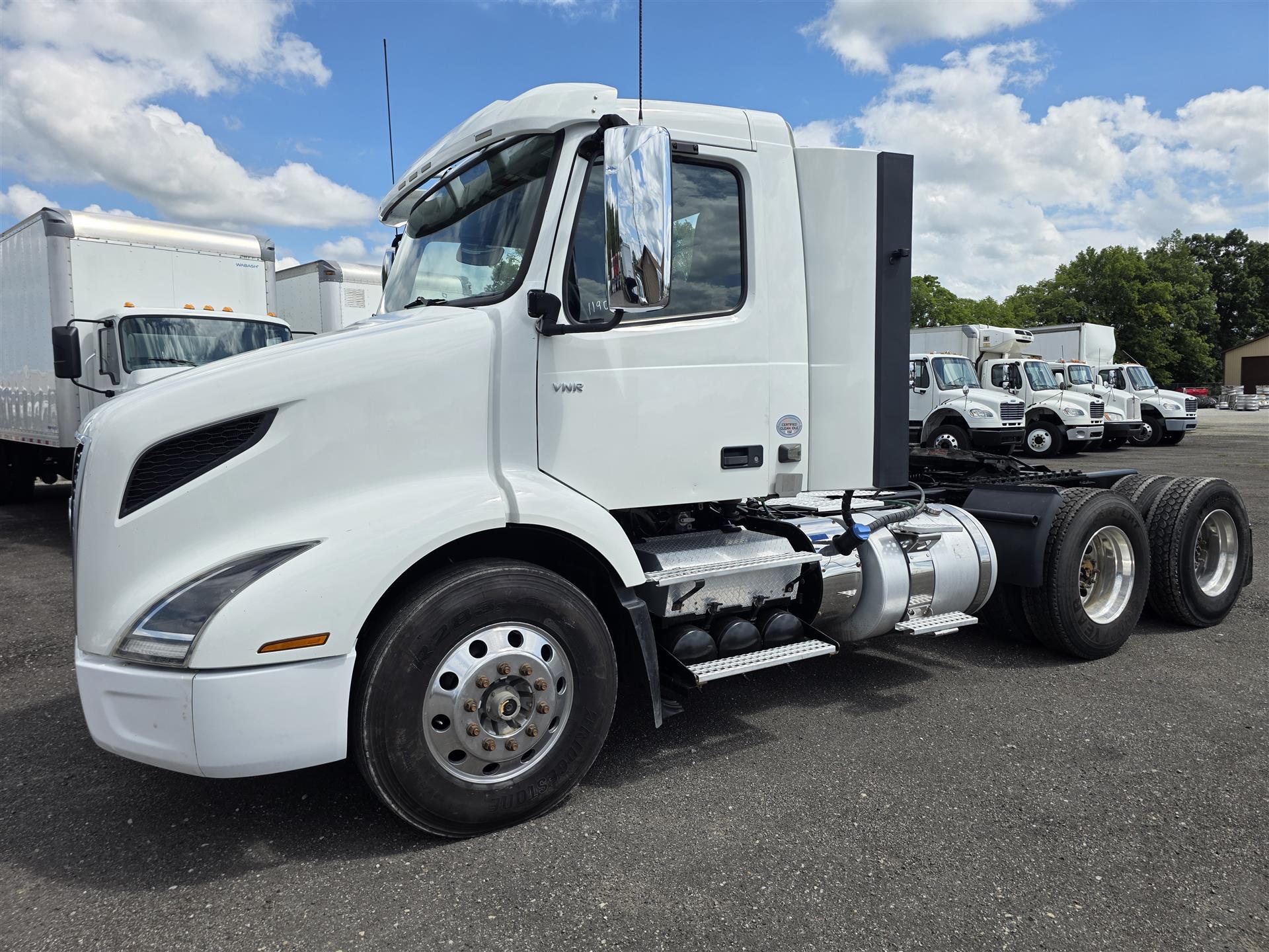 2021 Volvo VNR64T