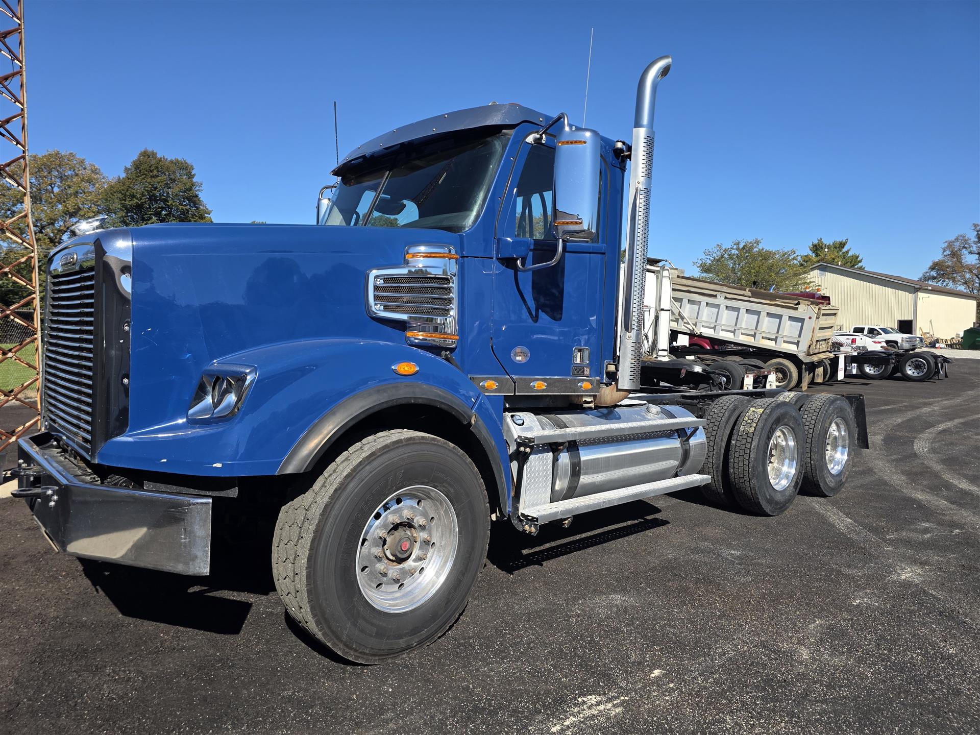 2020 Freightliner Coronado 122 SD