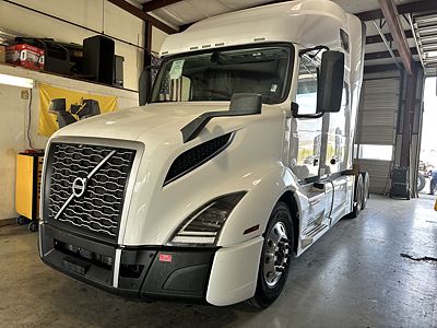 2022 Volvo VNL64T760