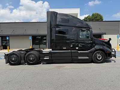 2022 Volvo VNL64T760