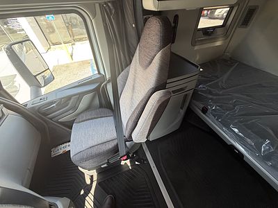 2027 Volvo VNL64T860