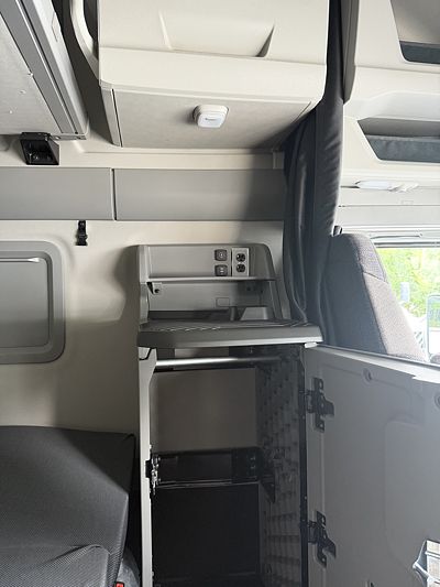2027 Volvo VNL64T860