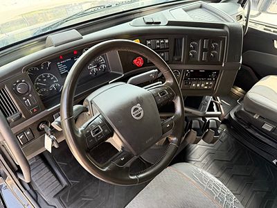 2022 Volvo VNL64T760
