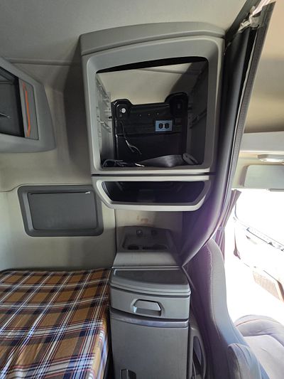 2023 Volvo VNL64T740