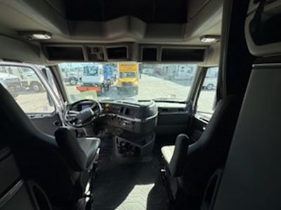 2022 Volvo VNL64T760