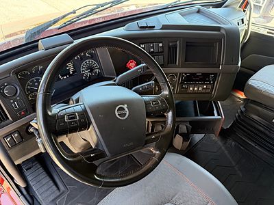 2024 Volvo VNL64T860