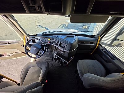2023 Volvo VNL64T740