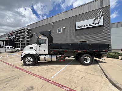 2025 Mack MD642