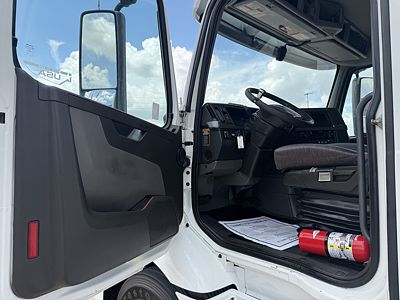 2019 Volvo VNR64T400