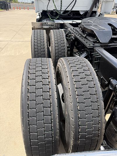 2019 Volvo VNR64T400