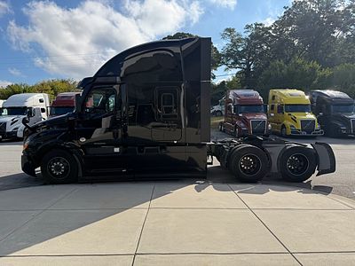 2023 Freightliner CASCADIA 126