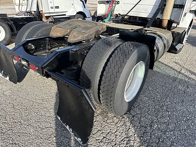 2016 Volvo VNM200