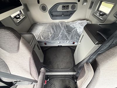 2027 Volvo VNL64T860