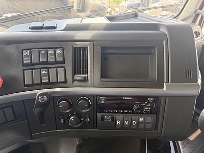 2019 Volvo VNR64T400