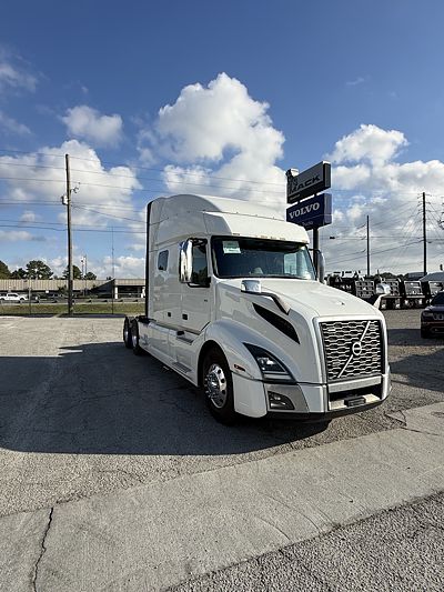 2019 Volvo VNL64T740