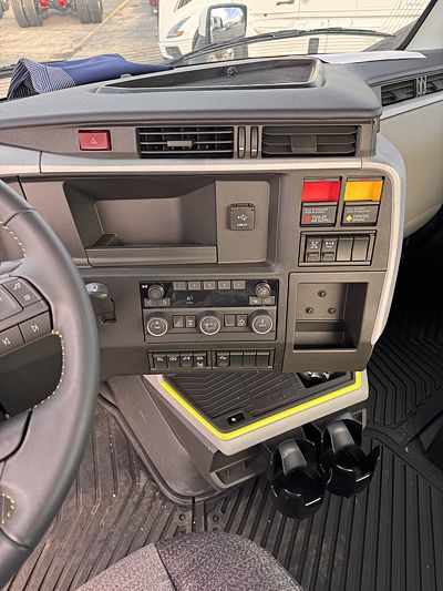 2027 Volvo VNR64T300