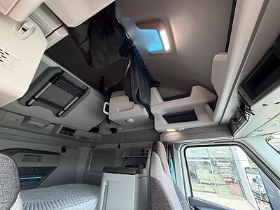 2027 Volvo VNL64T860