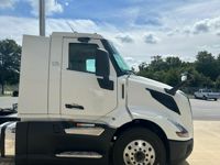 2025 Volvo VNL64T300
