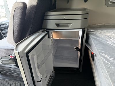 2027 Volvo VNL64T860
