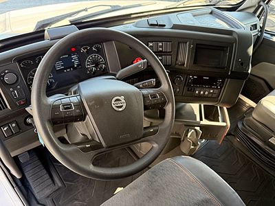 2023 Volvo VNL64T860