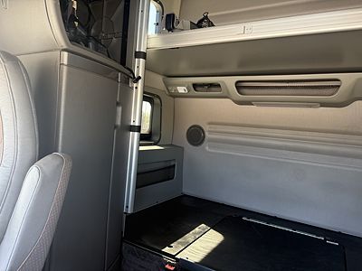 2024 Volvo VNL64T860